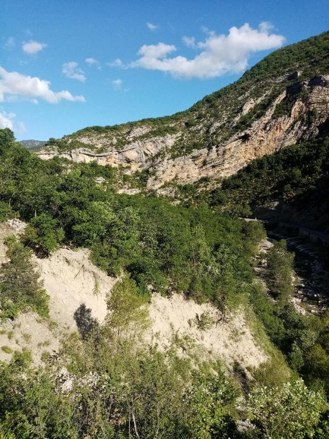 La Canopee Barret-sur-Meouge المظهر الخارجي الصورة